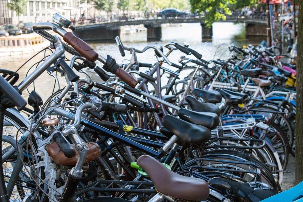 Viajar Sozinha para a Holanda Cuidados com as Bicicletas!